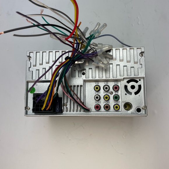 Blaupunkt CAMDEM18 6.9-in. Double-DIN Digital Media Receiver/ Bluetooth 🔊 - Picture 10 of 10